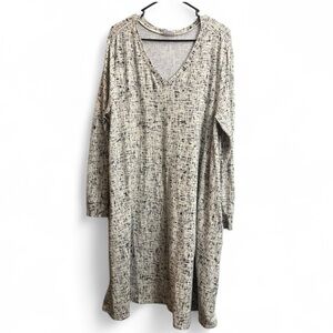 LuLaRoe Women’s 2XL Black and Off White Long Sleeve Dress. Has Pockets!